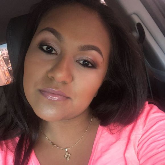 Meet your Posher, Laura - Picture 1 of 1